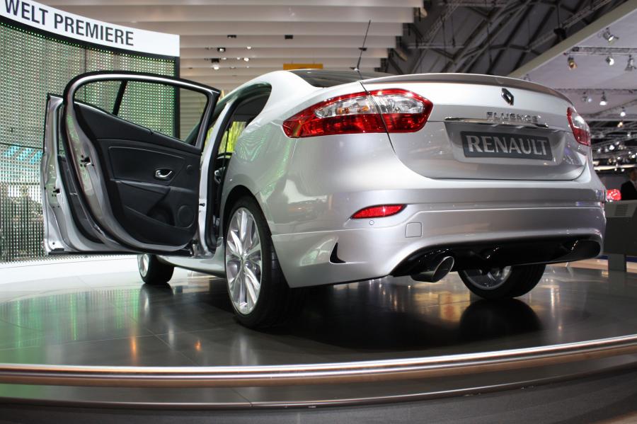  Renault Fluence 2010 года  (фото 10 из 146)